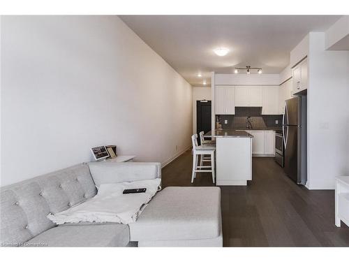 703-155 Caroline Street S, Waterloo, ON - Indoor Photo Showing Kitchen