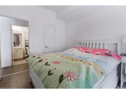 703-155 Caroline Street S, Waterloo, ON - Indoor Photo Showing Bedroom