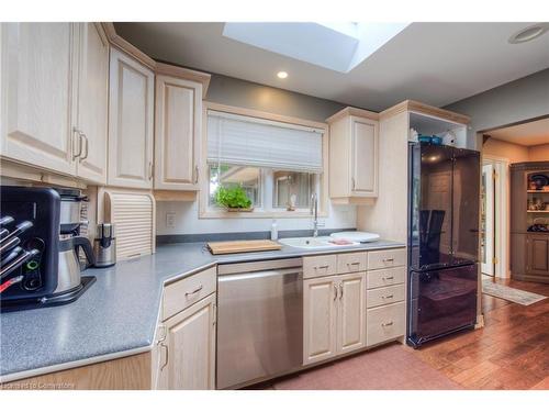 15 Hawthorne Road, Cambridge, ON - Indoor Photo Showing Kitchen