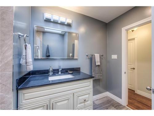 15 Hawthorne Road, Cambridge, ON - Indoor Photo Showing Bathroom