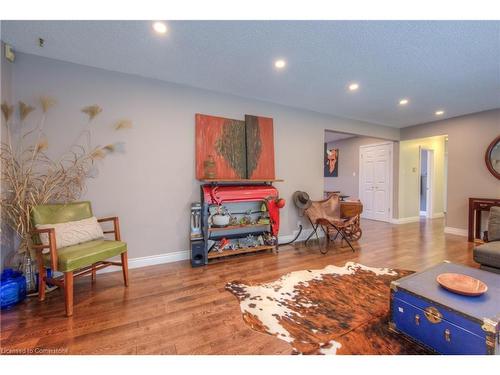 15 Hawthorne Road, Cambridge, ON - Indoor Photo Showing Living Room