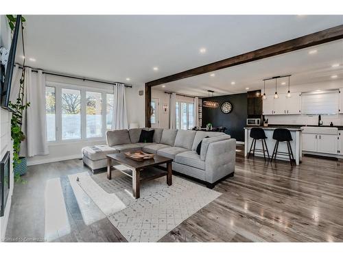 769 John Street W, Listowel, ON - Indoor Photo Showing Living Room