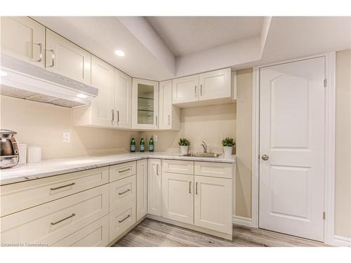 414 Wild Calla Street, Waterloo, ON - Indoor Photo Showing Kitchen