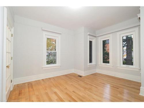 18 Tweed Street, Waterloo, ON - Indoor Photo Showing Other Room