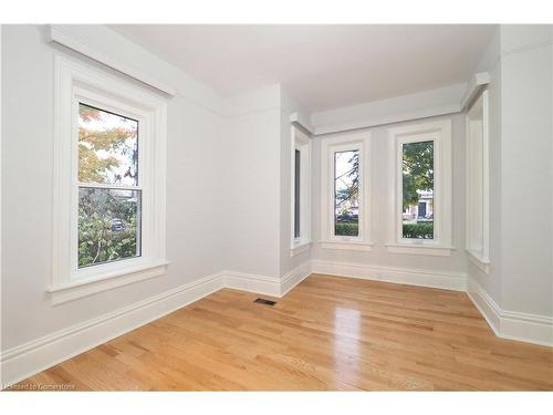 18 Tweed Street, Waterloo, ON - Indoor Photo Showing Other Room