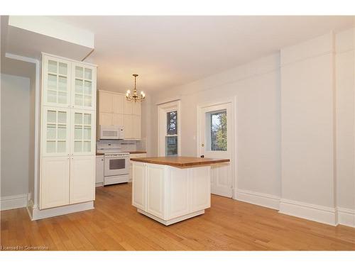 18 Tweed Street, Waterloo, ON - Indoor Photo Showing Kitchen