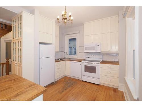 18 Tweed Street, Waterloo, ON - Indoor Photo Showing Kitchen