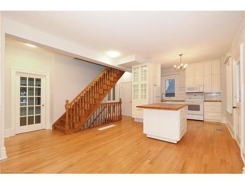 18 Tweed Street, Waterloo, ON - Indoor Photo Showing Kitchen