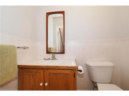 18 Tweed Street, Waterloo, ON - Indoor Photo Showing Bathroom