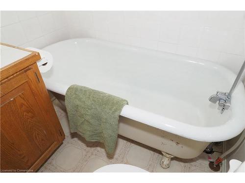 18 Tweed Street, Waterloo, ON - Indoor Photo Showing Bathroom