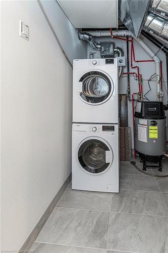 E2-20 Palace Street, Kitchener, ON - Indoor Photo Showing Laundry Room