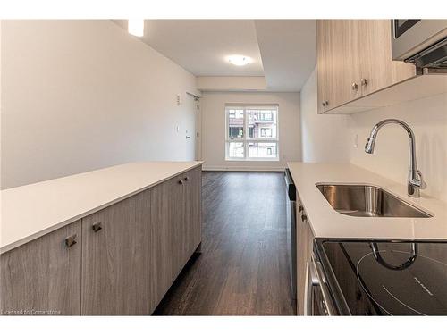 E2-20 Palace Street, Kitchener, ON - Indoor Photo Showing Kitchen