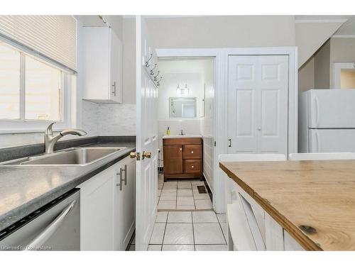 39-41 Mcnaughton Street, Cambridge, ON - Indoor Photo Showing Kitchen