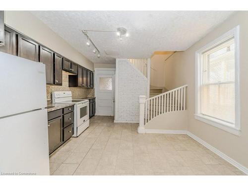 39-41 Mcnaughton Street, Cambridge, ON - Indoor Photo Showing Kitchen