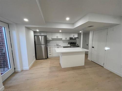 B-51 Drake Avenue, Paris, ON - Indoor Photo Showing Kitchen