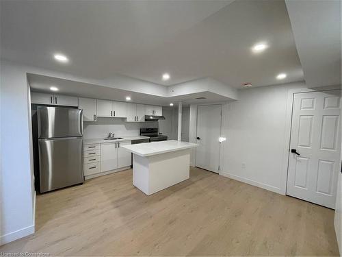 B-51 Drake Avenue, Paris, ON - Indoor Photo Showing Kitchen