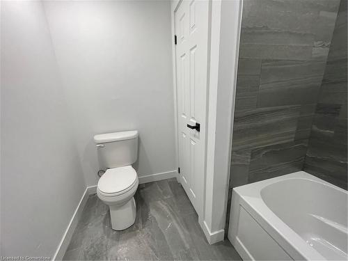 B-51 Drake Avenue, Paris, ON - Indoor Photo Showing Bathroom