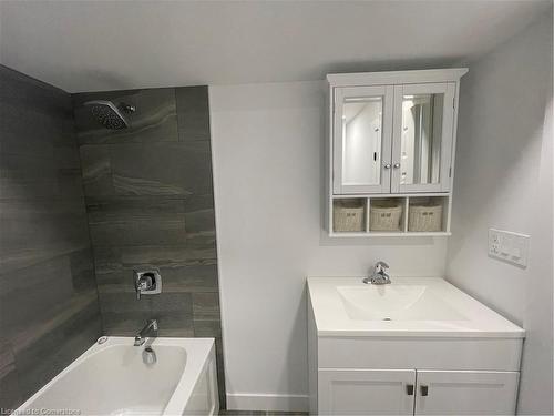 B-51 Drake Avenue, Paris, ON - Indoor Photo Showing Bathroom