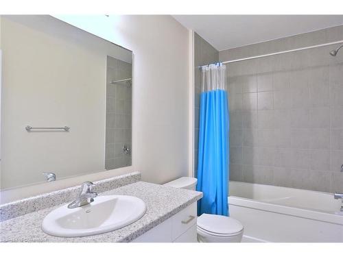 4 Bank Swallow Crescent, Kitchener, ON - Indoor Photo Showing Bathroom