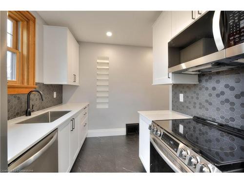 96 Spruce Street, Cambridge, ON - Indoor Photo Showing Kitchen With Upgraded Kitchen