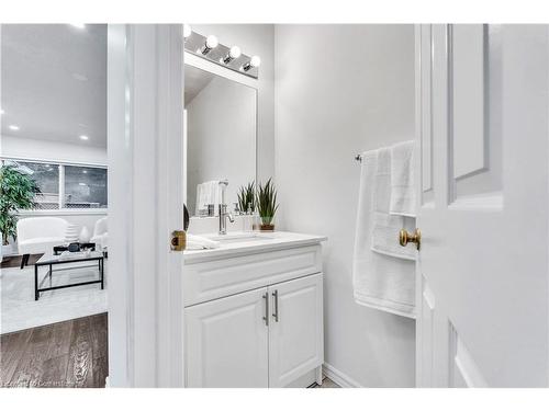 2-524 Beechwood Drive, Waterloo, ON - Indoor Photo Showing Bathroom