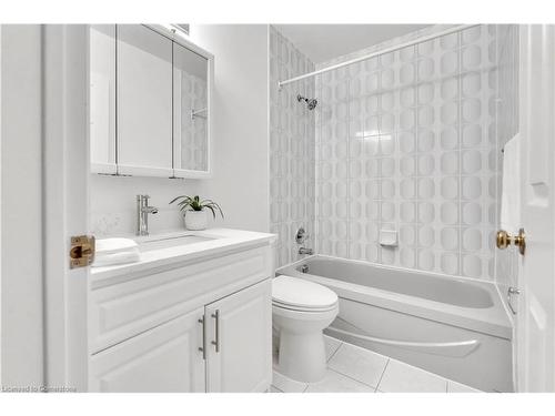 2-524 Beechwood Drive, Waterloo, ON - Indoor Photo Showing Bathroom