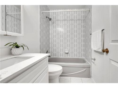 2-524 Beechwood Drive, Waterloo, ON - Indoor Photo Showing Bathroom