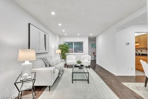 2-524 Beechwood Drive, Waterloo, ON - Indoor Photo Showing Living Room