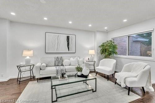 2-524 Beechwood Drive, Waterloo, ON - Indoor Photo Showing Living Room