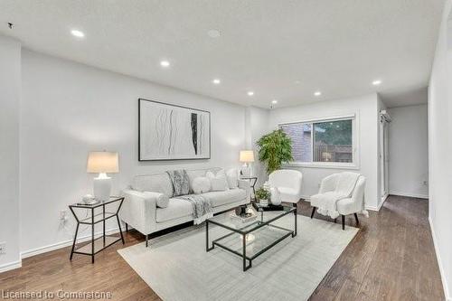 2-524 Beechwood Drive, Waterloo, ON - Indoor Photo Showing Living Room