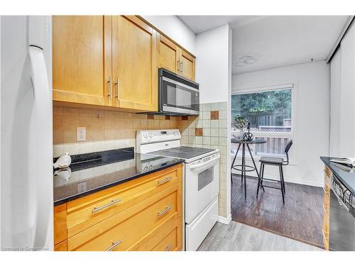 2-524 Beechwood Drive, Waterloo, ON - Indoor Photo Showing Kitchen