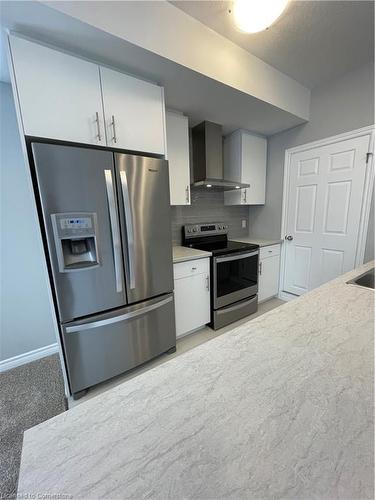 90 Oat Lane, Kitchener, ON - Indoor Photo Showing Kitchen With Stainless Steel Kitchen