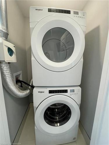 90 Oat Lane, Kitchener, ON - Indoor Photo Showing Laundry Room