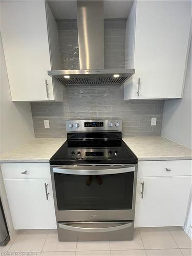 90 Oat Lane, Kitchener, ON - Indoor Photo Showing Kitchen