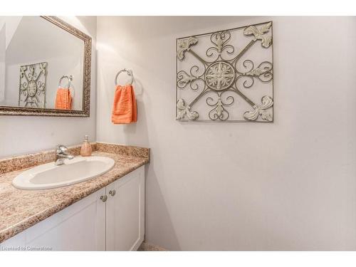 22-105 Pinnacle Drive, Kitchener, ON - Indoor Photo Showing Bathroom