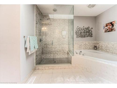 22-105 Pinnacle Drive, Kitchener, ON - Indoor Photo Showing Bathroom