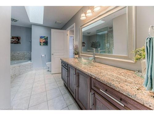 22-105 Pinnacle Drive, Kitchener, ON - Indoor Photo Showing Bathroom