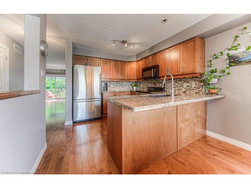 22-105 Pinnacle Drive, Kitchener, ON - Indoor Photo Showing Kitchen