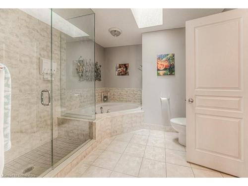 22-105 Pinnacle Drive, Kitchener, ON - Indoor Photo Showing Bathroom