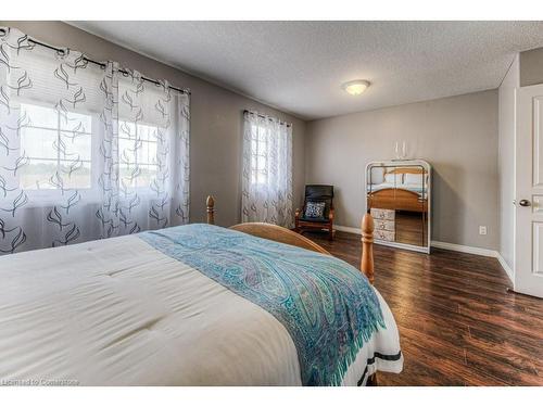 22-105 Pinnacle Drive, Kitchener, ON - Indoor Photo Showing Bedroom