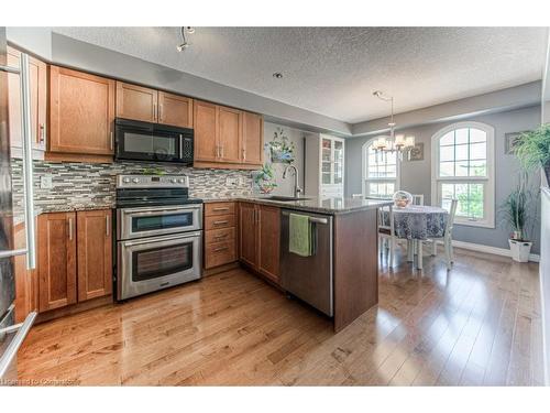 22-105 Pinnacle Drive, Kitchener, ON - Indoor Photo Showing Kitchen