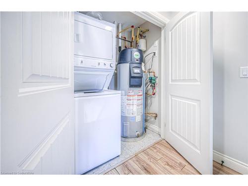 B301-112 Union St E, Waterloo, ON - Indoor Photo Showing Laundry Room