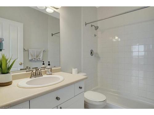 805-255 Keats Way, Waterloo, ON - Indoor Photo Showing Bathroom