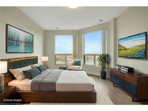 805-255 Keats Way, Waterloo, ON - Indoor Photo Showing Bedroom