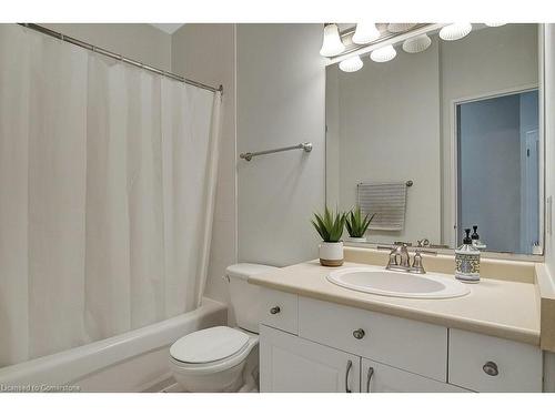 805-255 Keats Way, Waterloo, ON - Indoor Photo Showing Bathroom