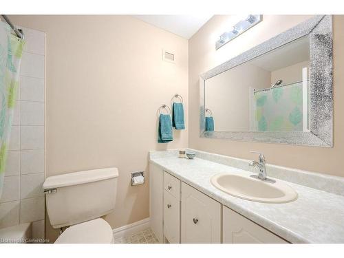 12-30 Green Valley Drive, Kitchener, ON - Indoor Photo Showing Bathroom