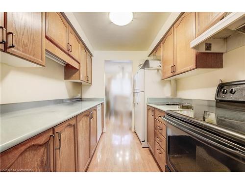 17-465 Woolwich Street N, Waterloo, ON - Indoor Photo Showing Kitchen