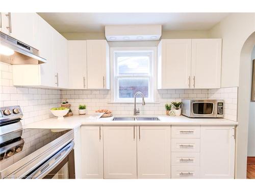 481 Huron Street, Woodstock, ON - Indoor Photo Showing Kitchen With Double Sink With Upgraded Kitchen