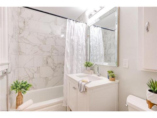 481 Huron Street, Woodstock, ON - Indoor Photo Showing Bathroom