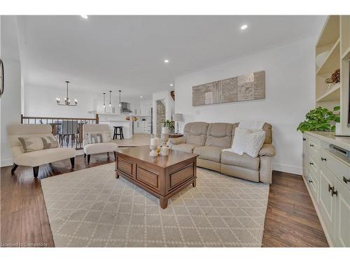 15 Yarrow Court, Kitchener, ON - Indoor Photo Showing Living Room